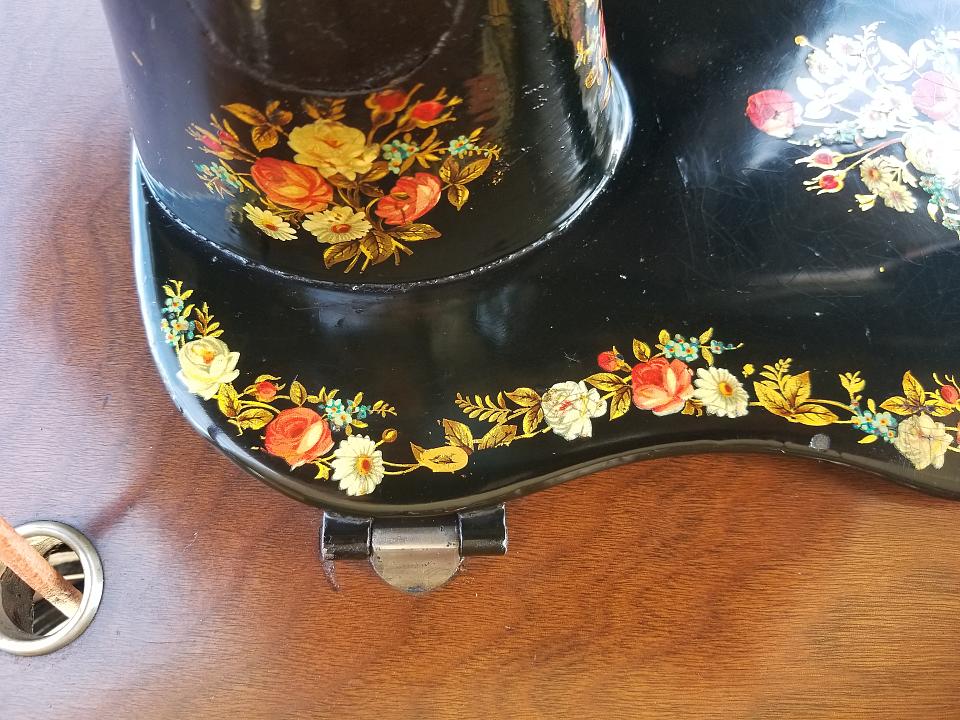 Singer Vibrating Shuttle Painted Roses