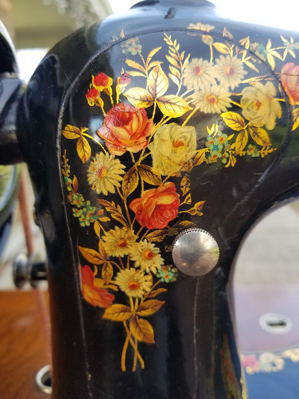 Singer Vibrating Shuttle Painted Roses