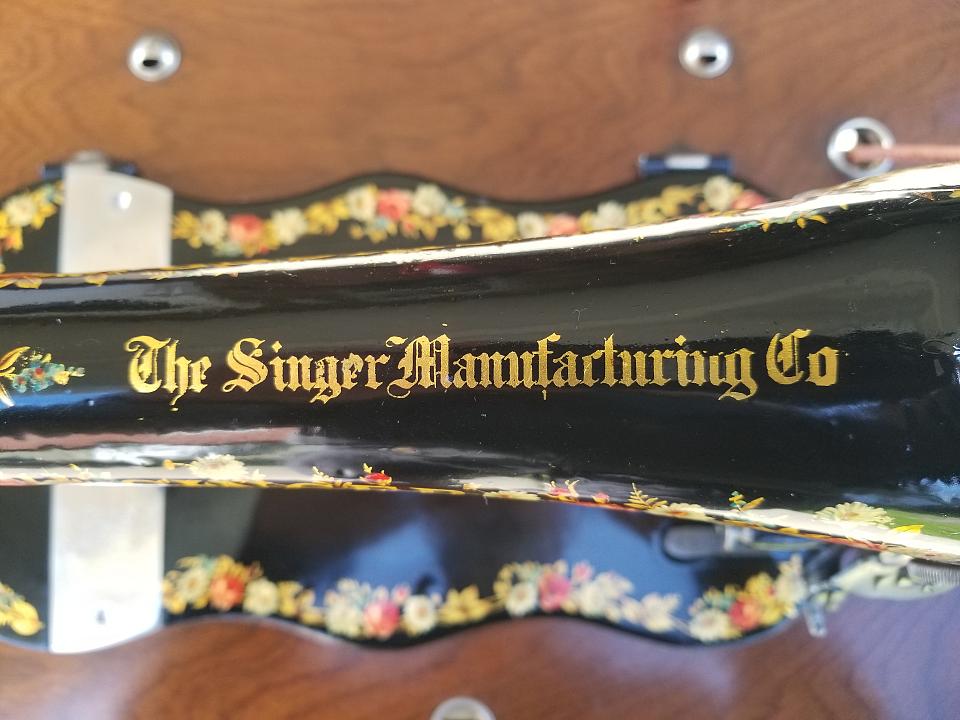 Singer Vibrating Shuttle Painted Roses