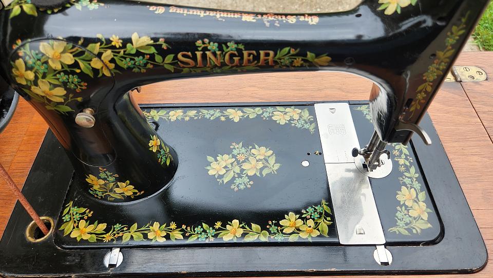 Singer Model 27 Dogwood