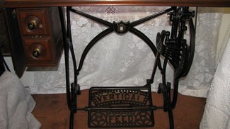 Davis Vertical Feed Treadle