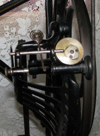 Davis Vertical Feed Bobbin-Winder Close-Up