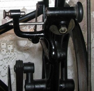 Davis Vertical Feed Bobbin-Winder Close-Up